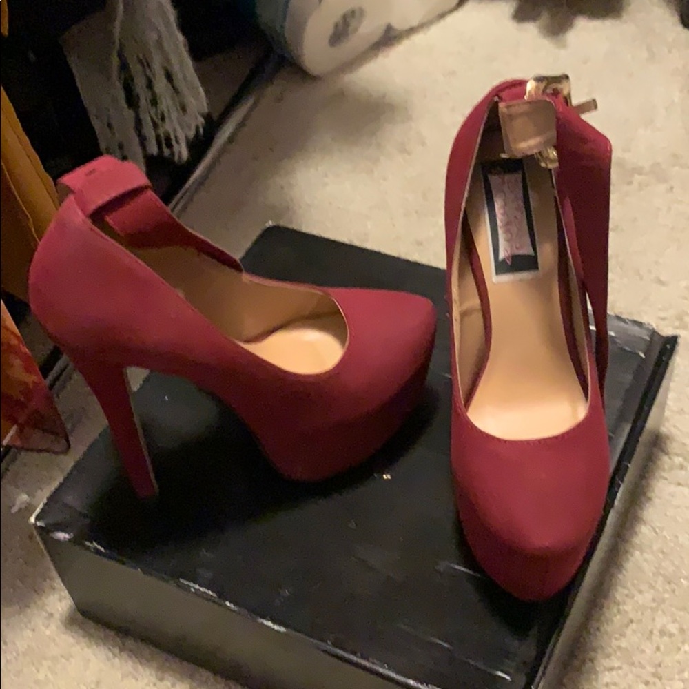 Nelly Pumps